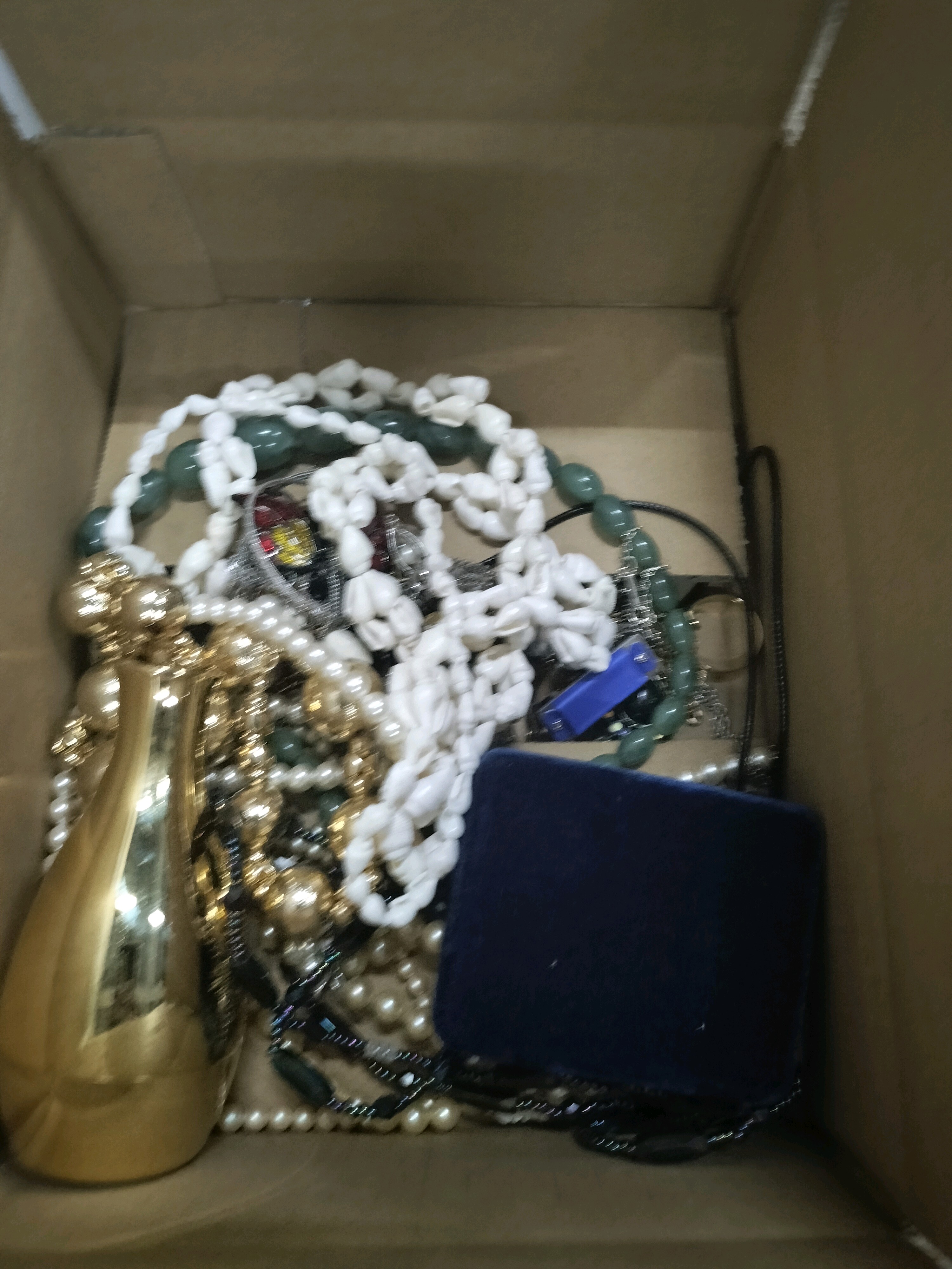 まとめ売り☆イ88☆アクセサリー色々5kg 遺品整理品　水晶院ネックレス24k含む　silver 刻印留め具