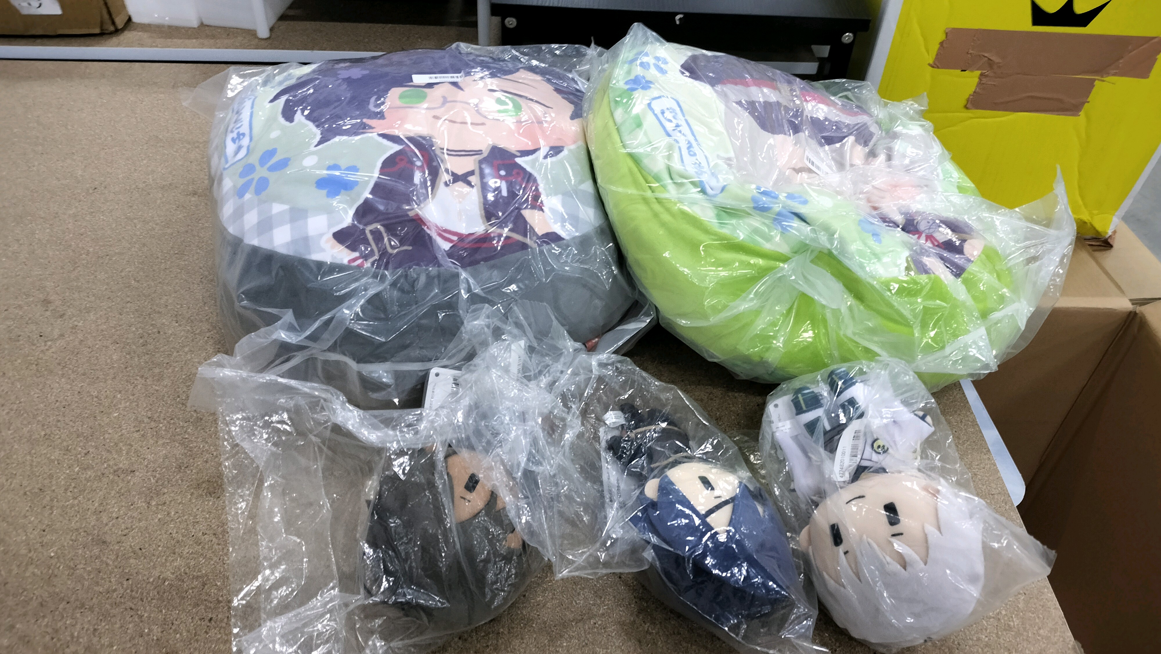 n5860k 【未開封】 13個 刀剣乱舞 グッズ まとめ 鶴丸国永 蛍丸 他 ぬいぐるみ ラバーコースター 等 [058-000100]