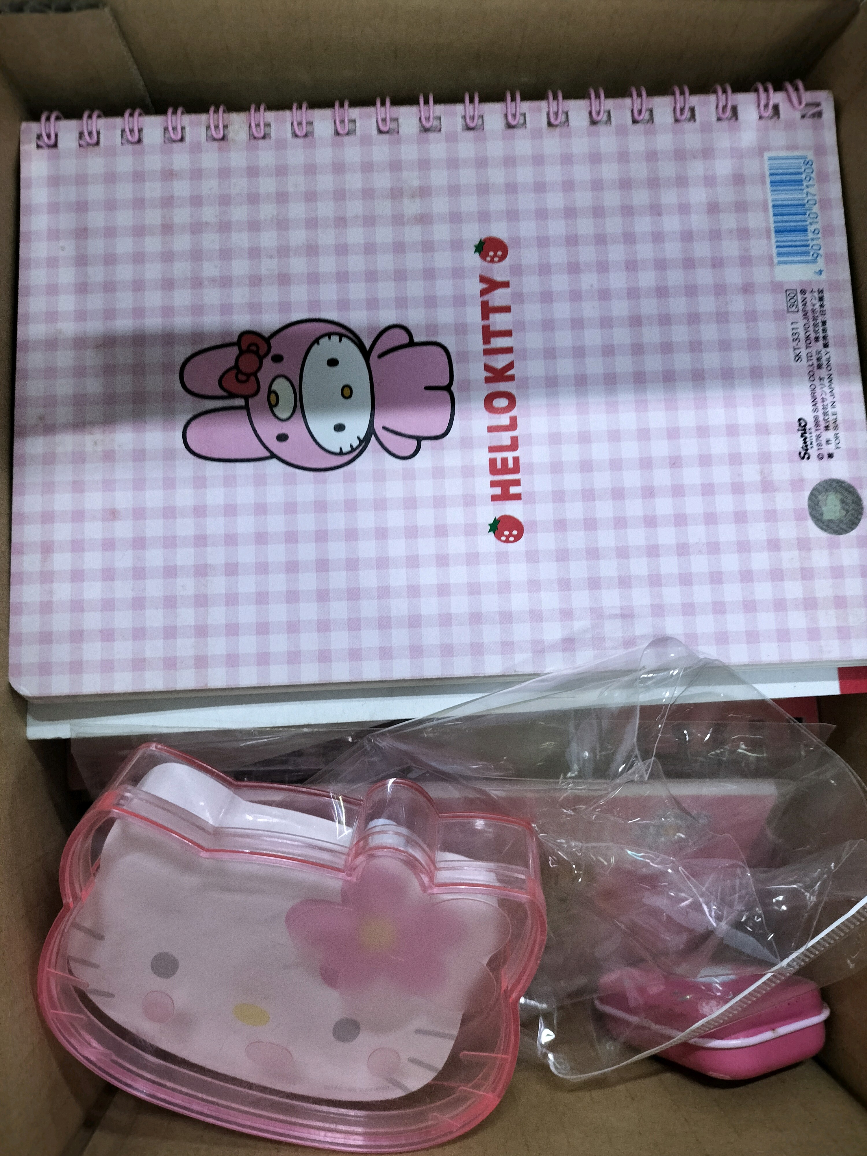 HELLO KITTY キャラクターグッズ　sanrioショップバッグ付き♡